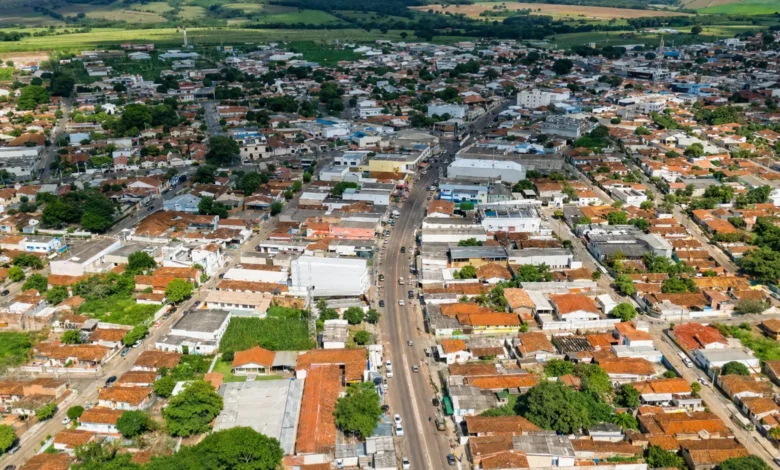 Lei em Indiara converte vigias em guardas municipais sem concurso, gerando debate jurídico e precedentes do TJGO