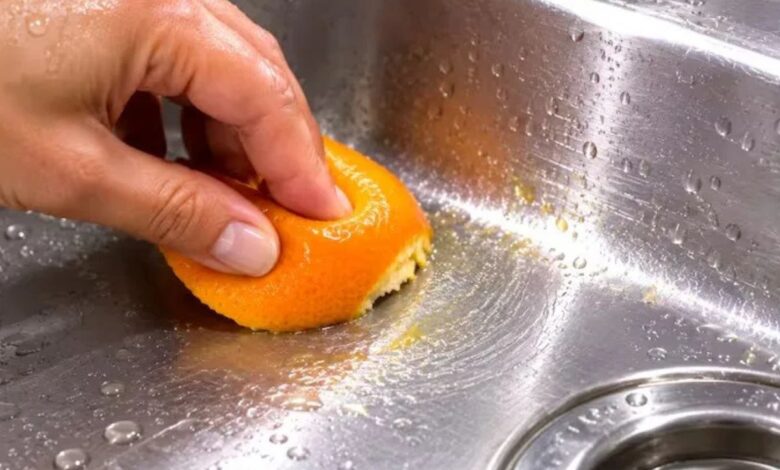 Limpeza da pia de inox: o truque natural com casca de laranja que surpreende