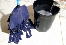 Limpeza de pisos com sal e detergente: entenda os riscos e a eficácia da mistura
