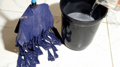 Limpeza de pisos com sal e detergente: entenda os riscos e a eficácia da mistura
