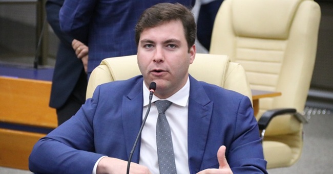 Lucas Kitão propõe ampliar debate sobre cannabis medicinal na Assembleia Legislativa de Goiás