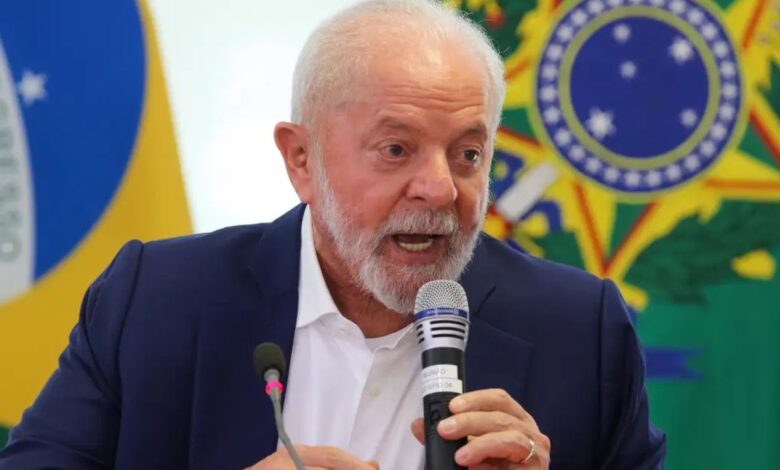 Lula confirma fim da taxa das blusinhas e anuncia comunicado oficial para quarta-feira