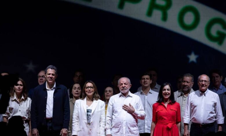 Lula oficializa candidatura à reeleição para quarto mandato em São Paulo, preparando-se para novo confronto