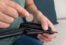 Moeda de 50 centavos de 2002 com erro de cunhagem pode render até R$ 200