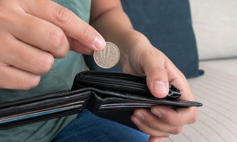 Moeda de 50 centavos de 2002 com erro de cunhagem pode render até R$ 200