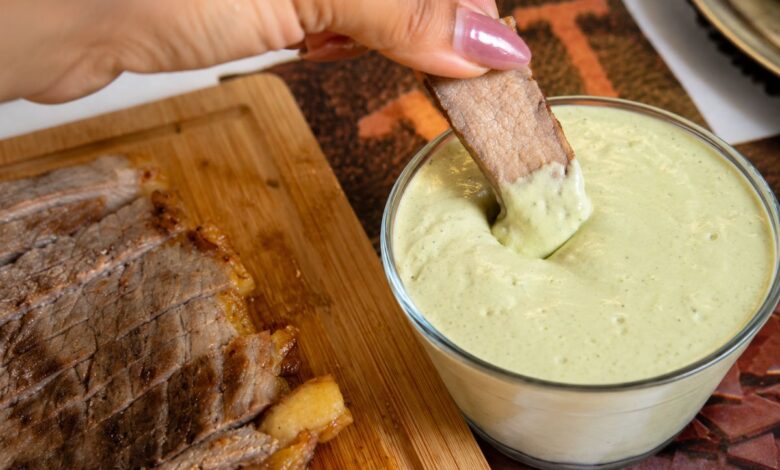 Molho verde para churrasco: a receita prática que eleva o sabor das carnes