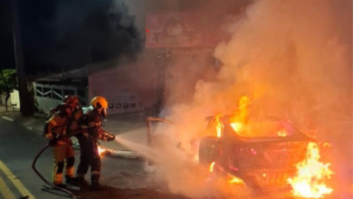 Motorista foge após acidente fatal com incêndio que matou motociclista de 21 anos em Goiânia