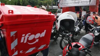 Motoristas de aplicativo migram para entregas em busca de economia e rotinas menos exaustivas