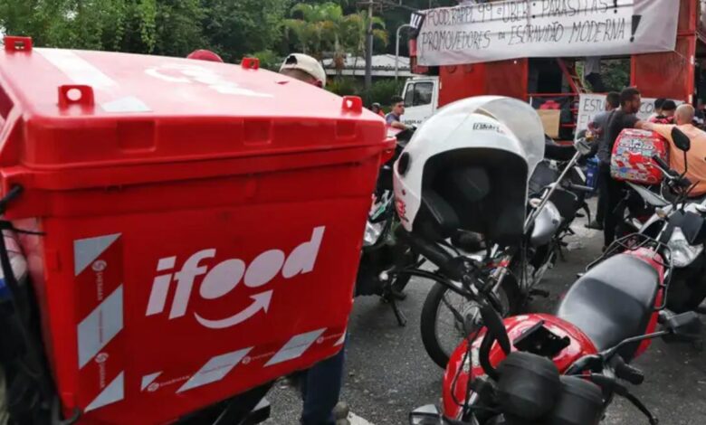 Motoristas de aplicativo migram para entregas em busca de economia e rotinas menos exaustivas
