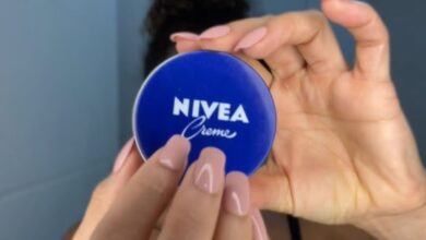 Nívea Creme: o clássico multifuncional recomendado por farmacêutica para ter em casa