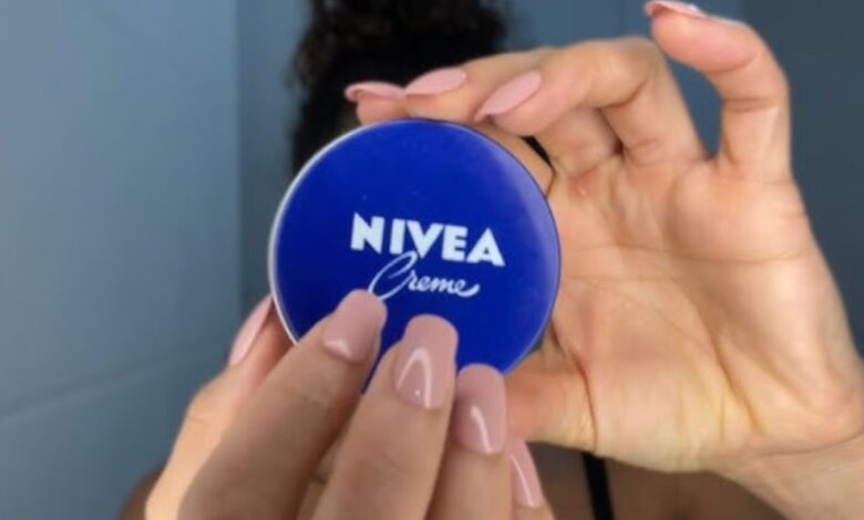 Nívea Creme: o clássico multifuncional recomendado por farmacêutica para ter em casa