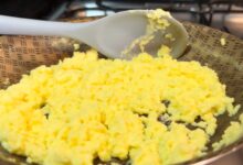 O segredo para preparar o ovo mexido perfeito com textura cremosa e sabor irresistível