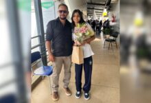 Pai surpreende filha com buquê de flores na escola em Iporá e emociona com lição de afeto