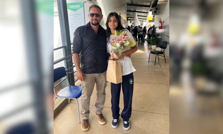 Pai surpreende filha com buquê de flores na escola em Iporá e emociona com lição de afeto