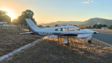 Pouso forçado de avião monomotor em rodovia goiana surpreende motoristas