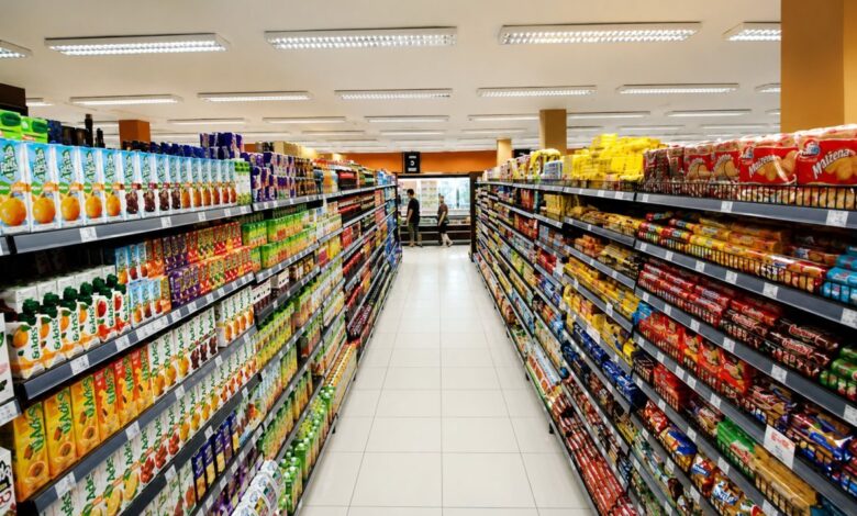 Produto vencido no supermercado: entenda como funciona o direito à troca gratuita