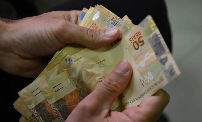 Salário mínimo 2027: governo federal projeta valor de R$ 1.717 e detalha impacto
