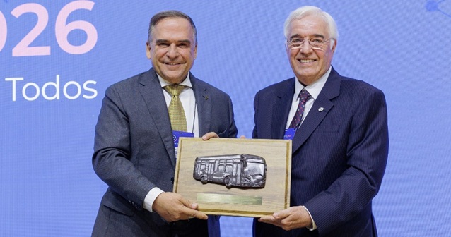 Sandro Mabel é homenageado por avanços no transporte público de Goiânia
