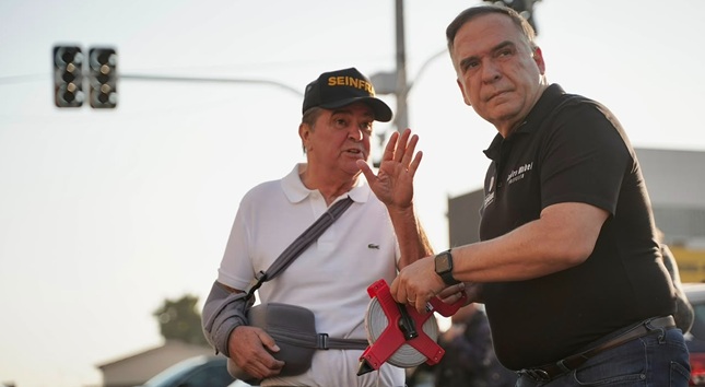 Sandro Mabel libera tráfego em pista lateral do viaduto da Leste-oeste