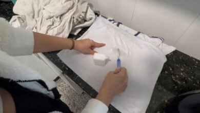 Segredos da Marinha para manter uniformes brancos impecáveis dispensam água sanitária e bicarbonato