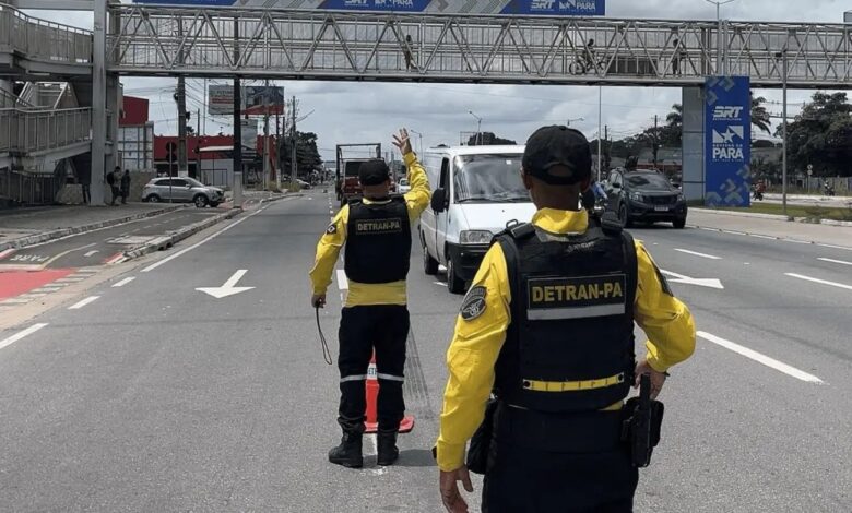 Transporte de cargas no banco traseiro pode gerar multa e pontos na carteira