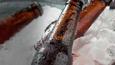 Truque científico acelera resfriamento de bebidas com apenas três itens domésticos