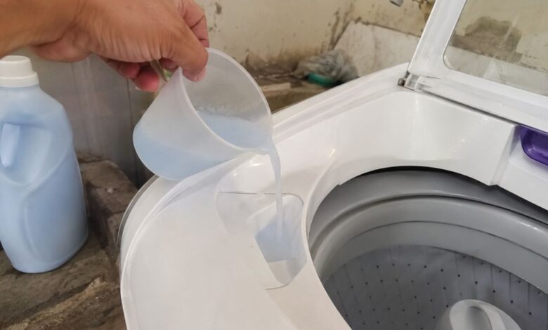 Truque doméstico: entenda o uso de amaciante com álcool para perfumar a casa