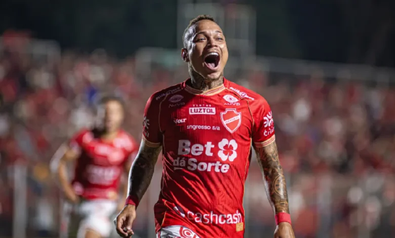 Vila Nova domina Ponte Preta e constrói goleada ainda no primeiro tempo