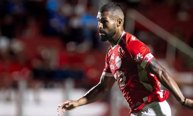 Vila Nova se prepara para clássico com retorno de Willian Maranhão ao elenco