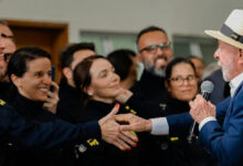 Campanha de Flávio Bolsonaro questiona uso de eventos oficiais por Lula no TSE