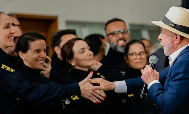 Campanha de Flávio Bolsonaro questiona uso de eventos oficiais por Lula no TSE