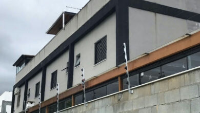 Fachadas modernas dispensam grades tradicionais e priorizam segurança invisível em 2026