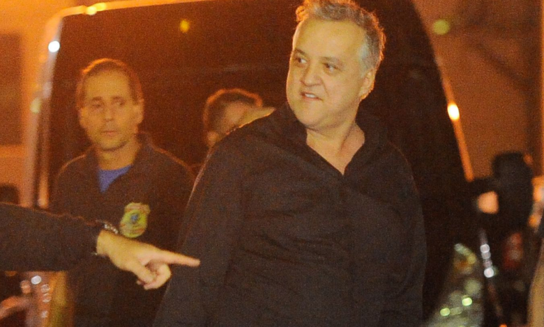 Carlinhos Cachoeira é detido pela Polícia Federal no Aeroporto de Congonhas