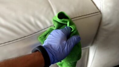 Como remover manchas de caneta do sofá com método caseiro eficiente