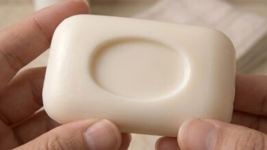 Entenda por que o furo no meio do sabonete é essencial para a durabilidade do produto
