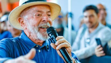 Lula critica uso de IA nas eleições e provoca Flávio Bolsonaro sobre repasses em Barretos