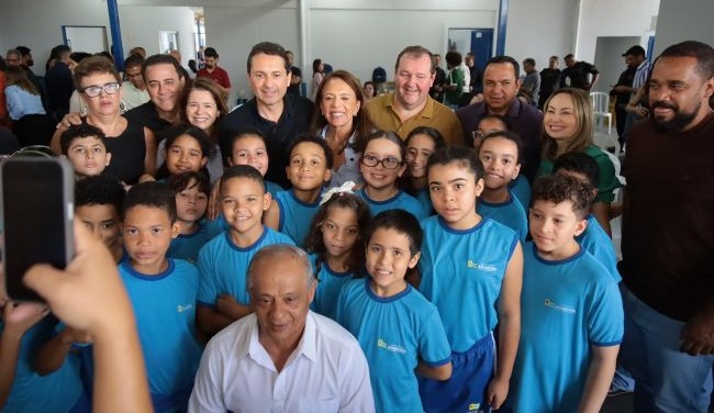 Leandro Vilela entrega reforma de escola em Aparecida e prega humildade na gestão pública