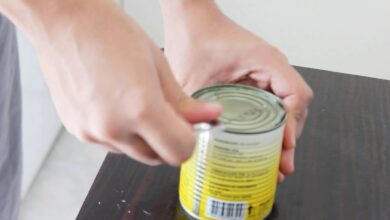 Como abrir lata sem abridor usando apenas uma colher de forma segura