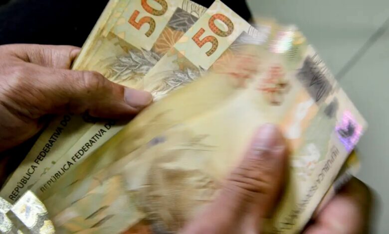 Pensão alimentícia após os 18 anos: entenda o que diz a lei sobre o fim do pagamento