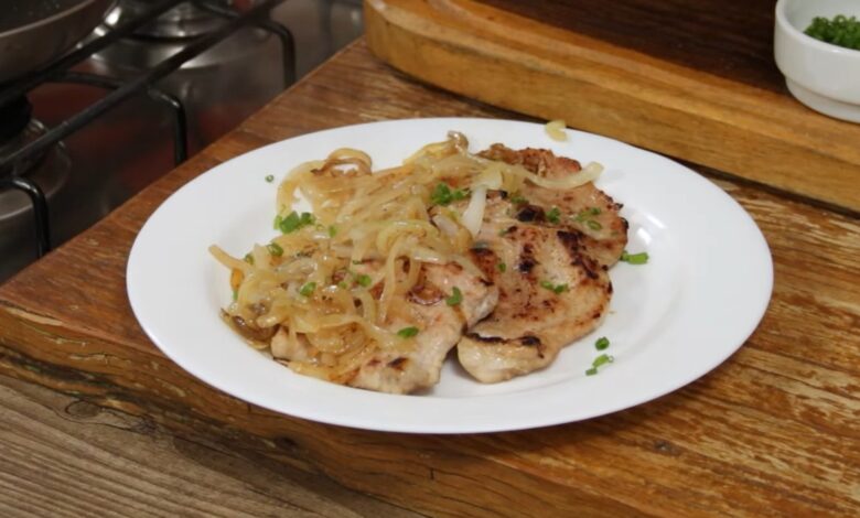 Escolha certeira: o corte de porco que garante bife acebolado suculento, segundo chefs