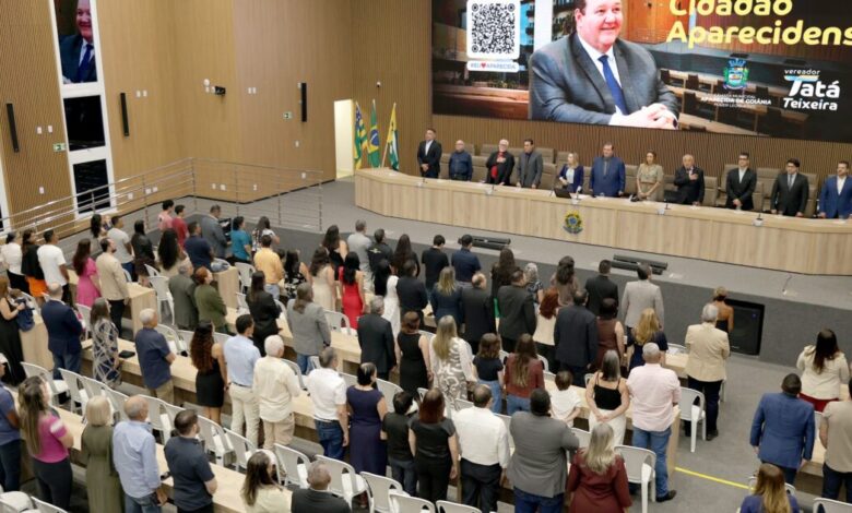 Câmara de Aparecida de Goiânia homenageia 63 personalidades em sessão solene