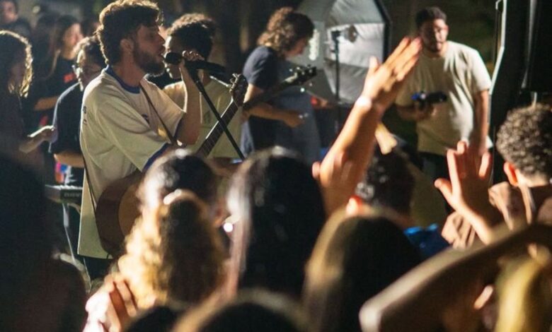 Com 500 jovens em encontro de oração, movimento Aviva Universitário ganha força na UFG
