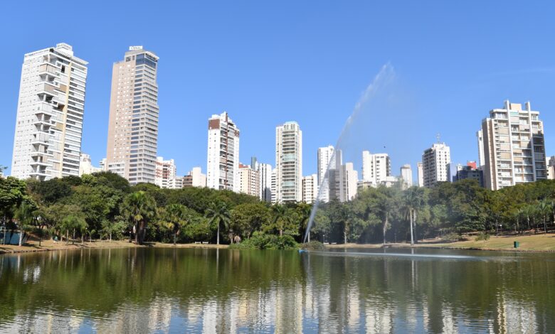 Executivos levam vivência de mercado e empreendedorismo a estudantes em Goiânia