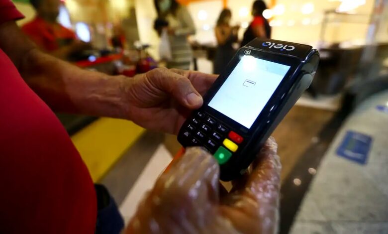 Fim das restrições: vales alimentação e refeição em qualquer maquininha com novas regras