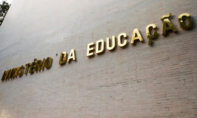 Reinvenção da formação em enfermagem: MEC estabelece novas diretrizes para graduação no Brasil