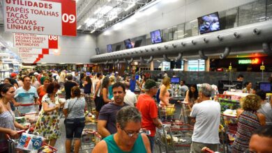 Jornada de trabalho: supermercados lideram transição para escala 5x2 no Brasil