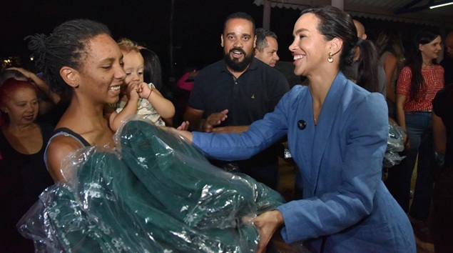 Ocupação Marília Mendonça recebe 500 cobertores da primeira-dama de Aparecida