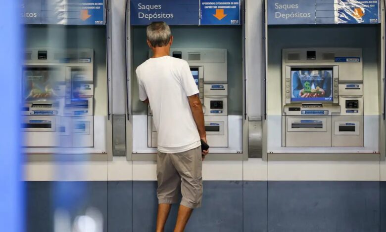 Aposentados e pensionistas devem atualizar dados para evitar bloqueio de benefícios