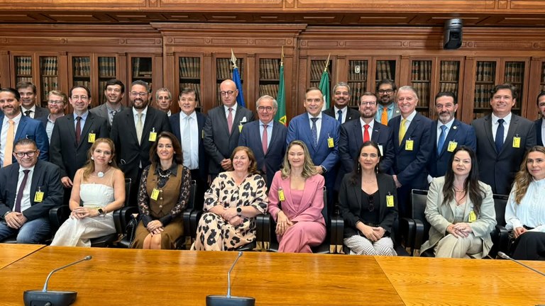 Câmara de Goiânia estreita laços legislativos em missão oficial em Portugal
