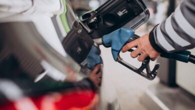 A regra dos 70% que frentistas usam para escolher entre gasolina e álcool